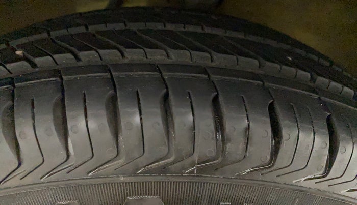 2016 Maruti Alto 800 LXI CNG, CNG, Manual, 48,208 km, Right Rear Tyre Tread