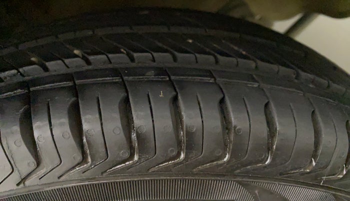 2016 Maruti Alto 800 LXI CNG, CNG, Manual, 48,208 km, Left Rear Tyre Tread