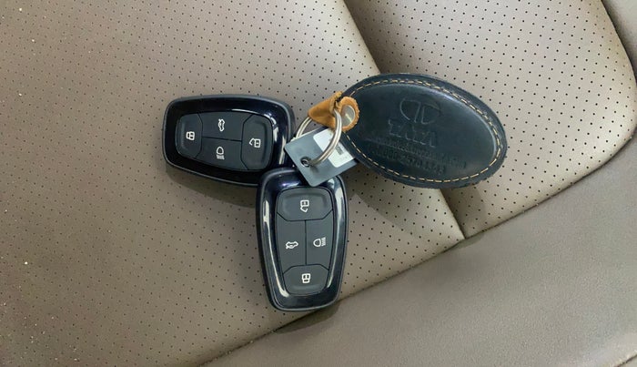 2020 Tata Harrier XZ PLUS 2.0L DUAL TONE, Diesel, Manual, 77,879 km, Key Close Up
