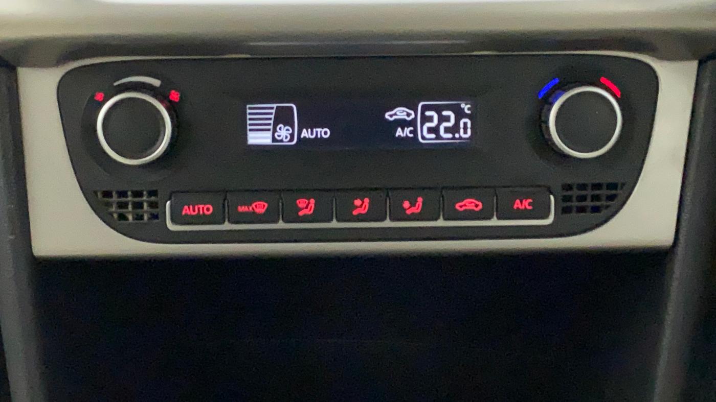 2016 Volkswagen Ameo HIGHLINE1.5L, Diesel, Manual, 1,17,305 km, Automatic Climate Control
