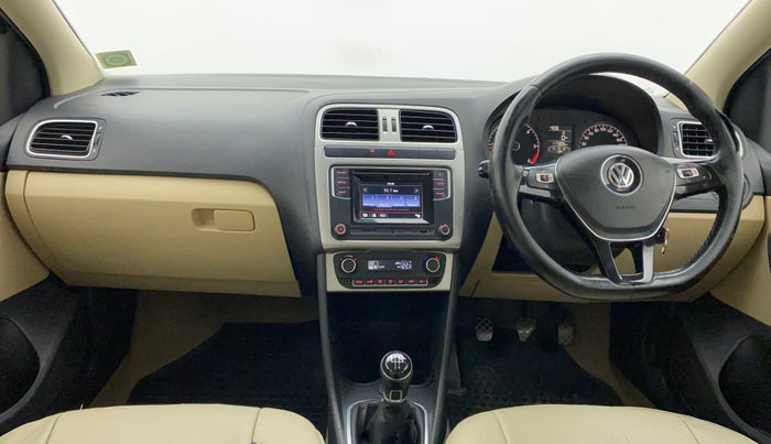 2016 Volkswagen Ameo HIGHLINE1.5L, Diesel, Manual, 1,17,305 km, Dashboard