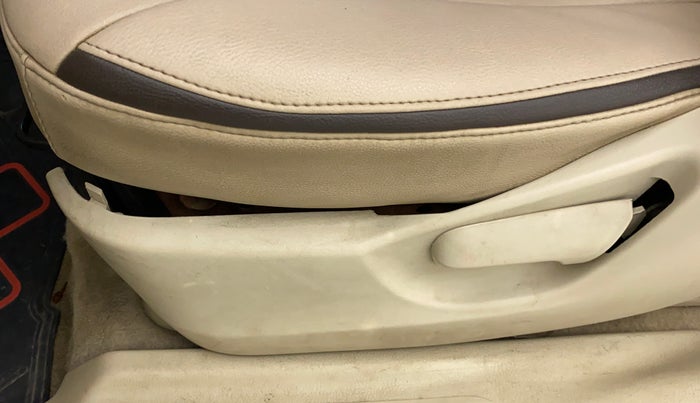 2012 Maruti Ertiga VDI, Diesel, Manual, 1,38,231 km, Second-row left seat - Seat side trim has minor damage