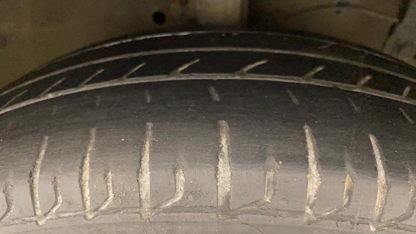 2012 Maruti Ertiga VDI, Diesel, Manual, 1,38,231 km, Right Front Tyre Tread