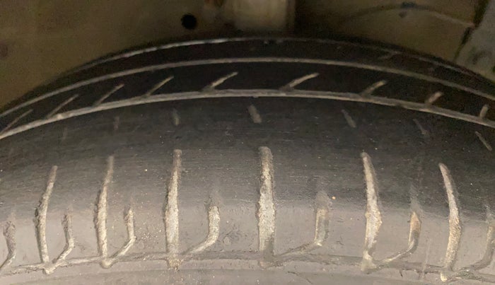 2012 Maruti Ertiga VDI, Diesel, Manual, 1,38,231 km, Right Front Tyre Tread