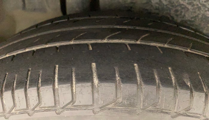 2012 Maruti Ertiga VDI, Diesel, Manual, 1,38,231 km, Right Rear Tyre Tread
