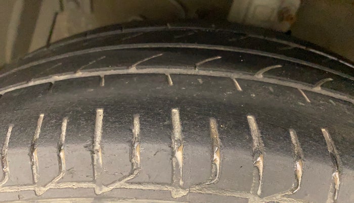 2012 Maruti Ertiga VDI, Diesel, Manual, 1,38,231 km, Left Front Tyre Tread