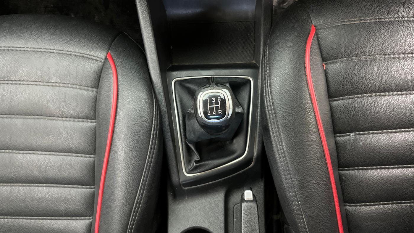 2017 Hyundai Elite i20 ASTA 1.2 (O), Petrol, Manual, 77,108 km, Gear Lever