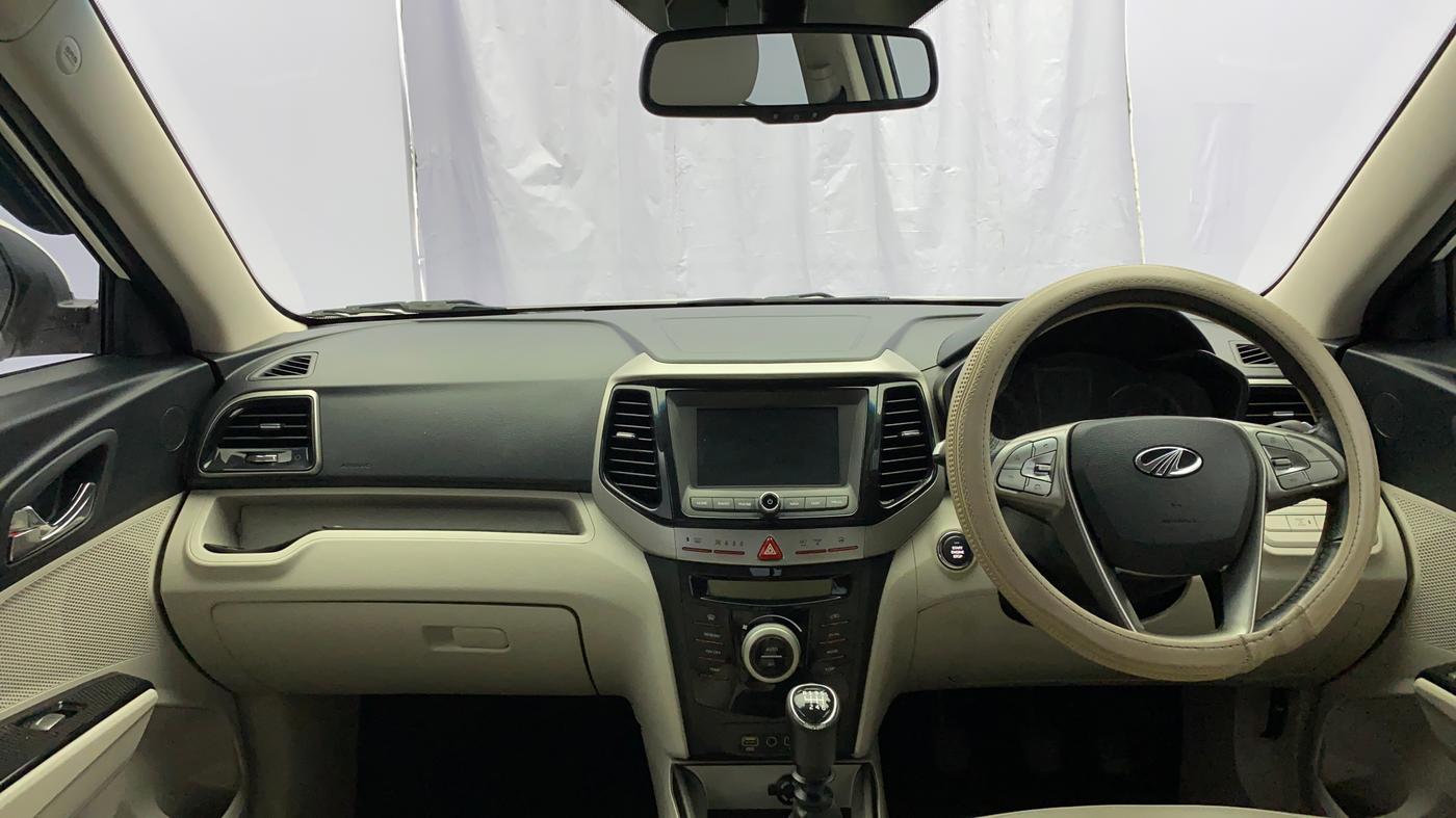 2021 Mahindra XUV300 W8 (O) 1.2 PETROL, Petrol, Manual, 27,231 km, Dashboard