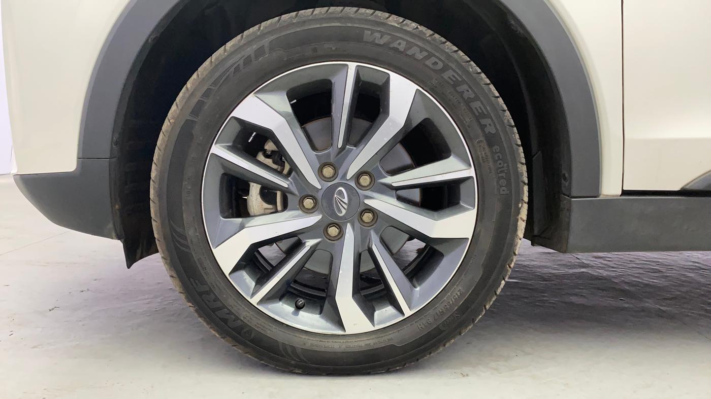 2021 Mahindra XUV300 W8 (O) 1.2 PETROL, Petrol, Manual, 27,231 km, Left Front Wheel
