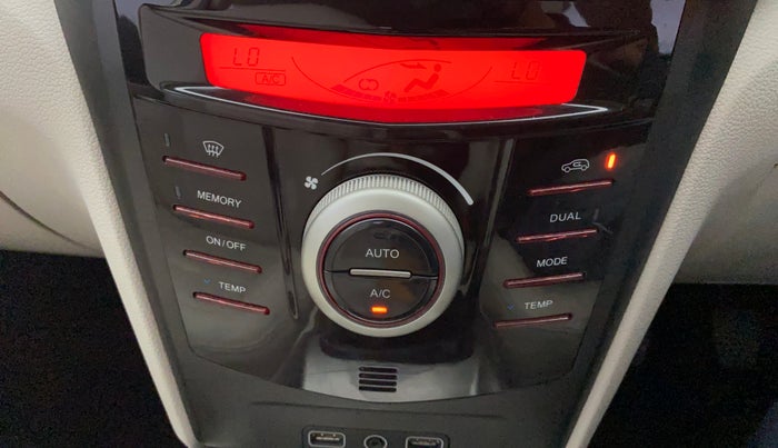 2021 Mahindra XUV300 W8 (O) 1.2 PETROL, Petrol, Manual, 27,231 km, Automatic Climate Control