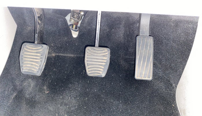 2021 Mahindra XUV300 W8 (O) 1.2 PETROL, Petrol, Manual, 27,231 km, Pedals