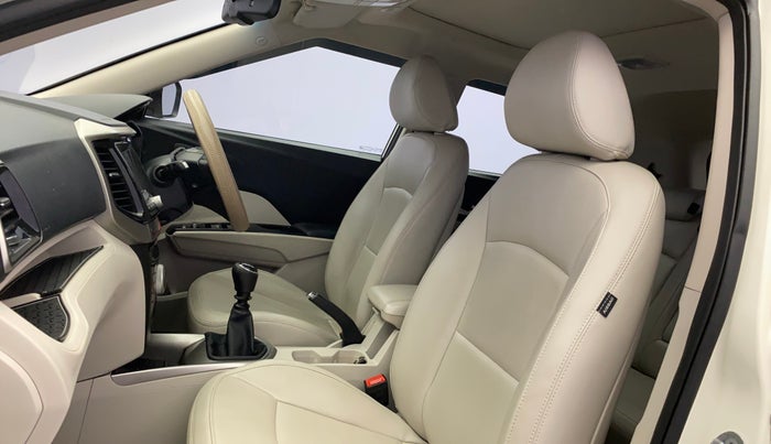 2021 Mahindra XUV300 W8 (O) 1.2 PETROL, Petrol, Manual, 27,231 km, Right Side Front Door Cabin