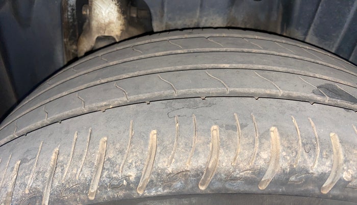 2021 Mahindra XUV300 W8 (O) 1.2 PETROL, Petrol, Manual, 27,231 km, Left Rear Tyre Tread