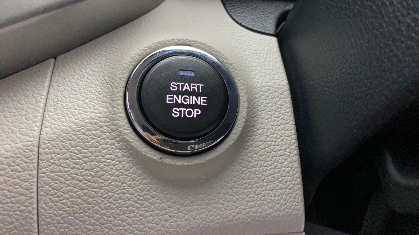 2021 Mahindra XUV300 W8 (O) 1.2 PETROL, Petrol, Manual, 27,231 km, Keyless Start/ Stop Button