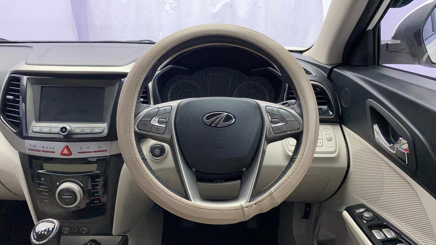 2021 Mahindra XUV300 W8 (O) 1.2 PETROL, Petrol, Manual, 27,231 km, Steering Wheel Close Up