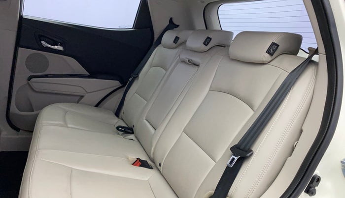 2021 Mahindra XUV300 W8 (O) 1.2 PETROL, Petrol, Manual, 27,231 km, Right Side Rear Door Cabin
