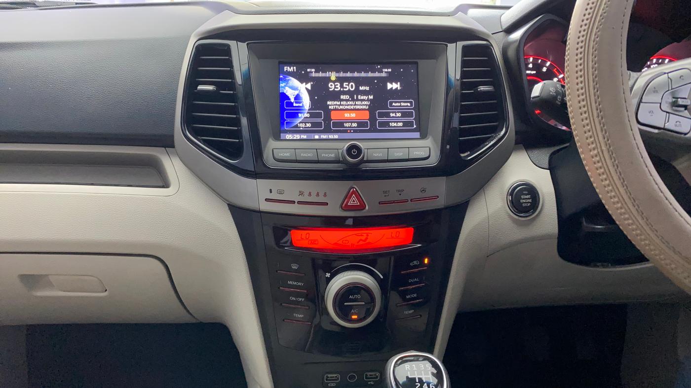 2021 Mahindra XUV300 W8 (O) 1.2 PETROL, Petrol, Manual, 27,231 km, Air Conditioner