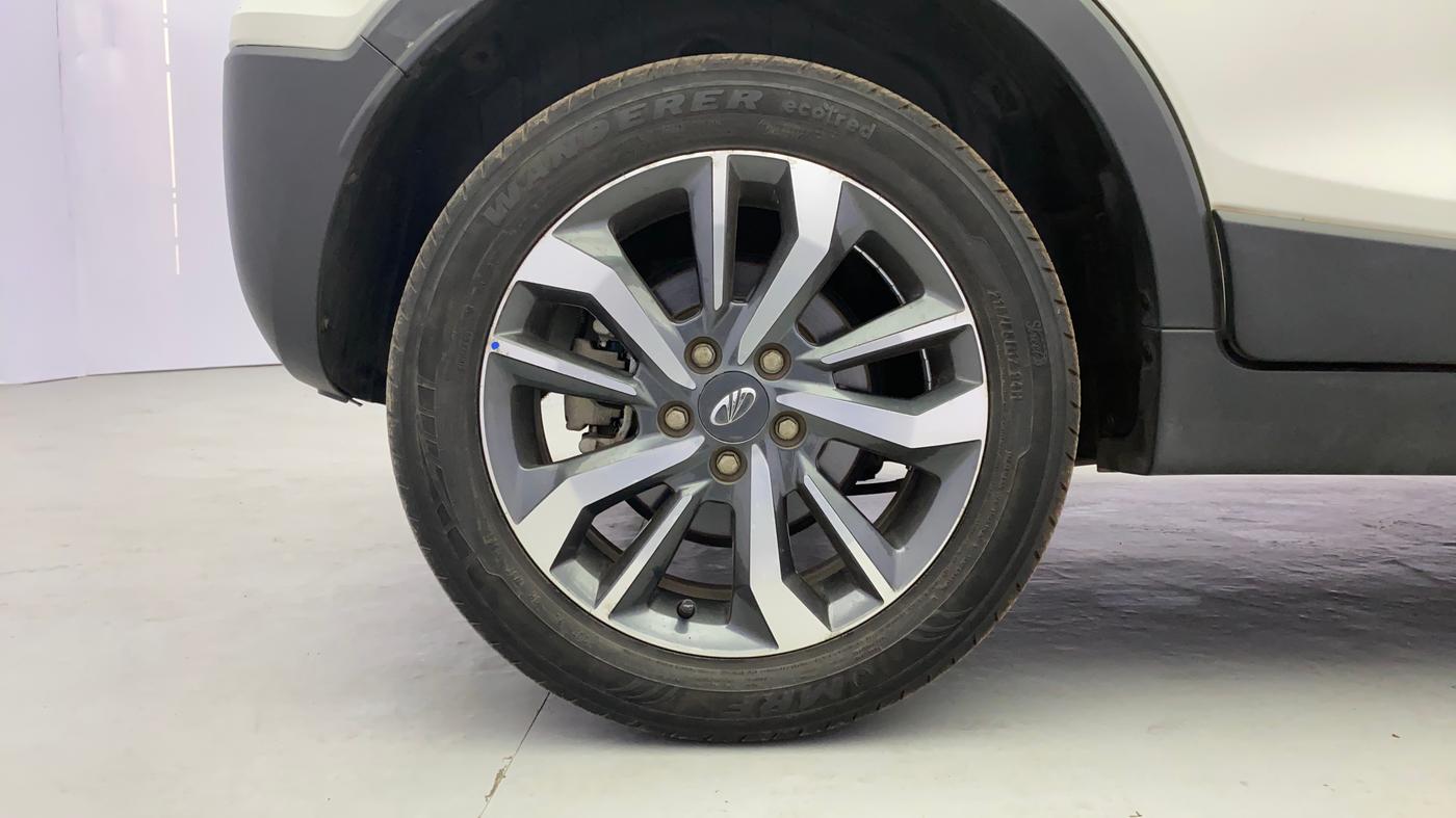 2021 Mahindra XUV300 W8 (O) 1.2 PETROL, Petrol, Manual, 27,231 km, Right Rear Wheel