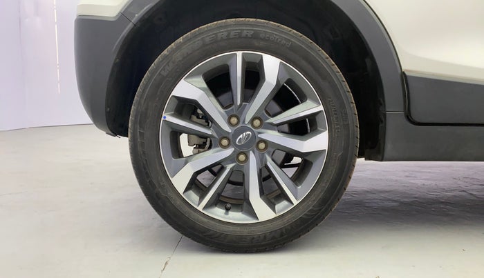 2021 Mahindra XUV300 W8 (O) 1.2 PETROL, Petrol, Manual, 27,231 km, Right Rear Wheel
