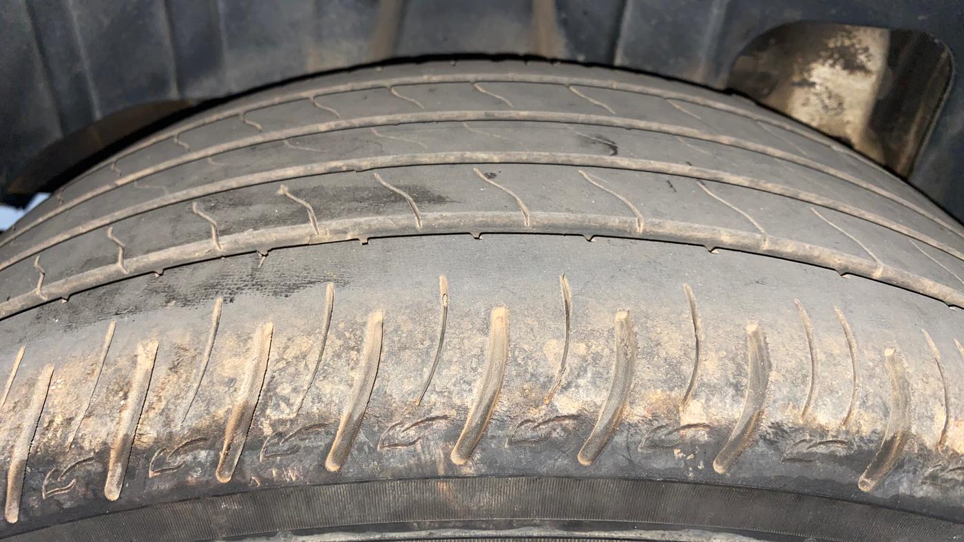 2021 Mahindra XUV300 W8 (O) 1.2 PETROL, Petrol, Manual, 27,231 km, Right Rear Tyre Tread