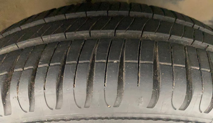 2011 Maruti Wagon R 1.0 VXI, Petrol, Manual, 24,697 km, Right Front Tyre Tread