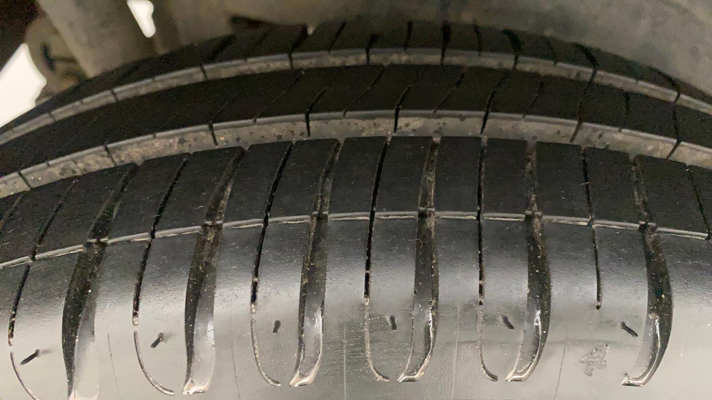 2011 Maruti Wagon R 1.0 VXI, Petrol, Manual, 24,697 km, Right Rear Tyre Tread