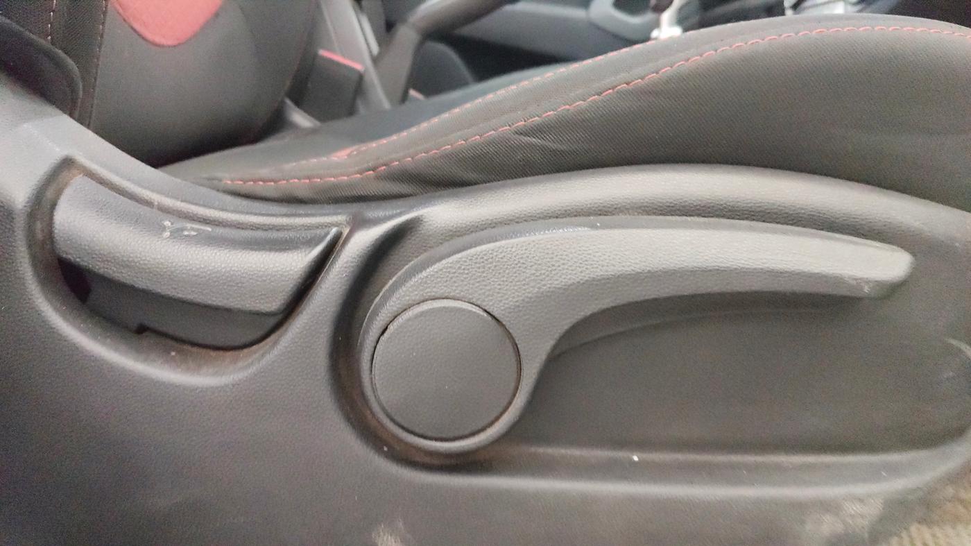2016 Hyundai Creta SX PLUS  ANNIVERSARY EDITION 1.6 DIESEL, Diesel, Manual, 1,28,625 km, Driver Side Adjustment Panel