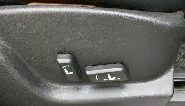 2021 Mahindra XUV500 W11(O), Diesel, Manual, 19,913 km, Driver Side Adjustment Panel