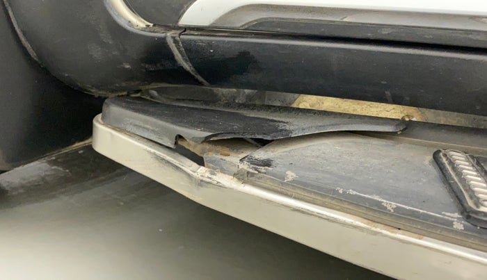 2021 Mahindra XUV500 W11(O), Diesel, Manual, 19,913 km, Left running board - Slight discoloration