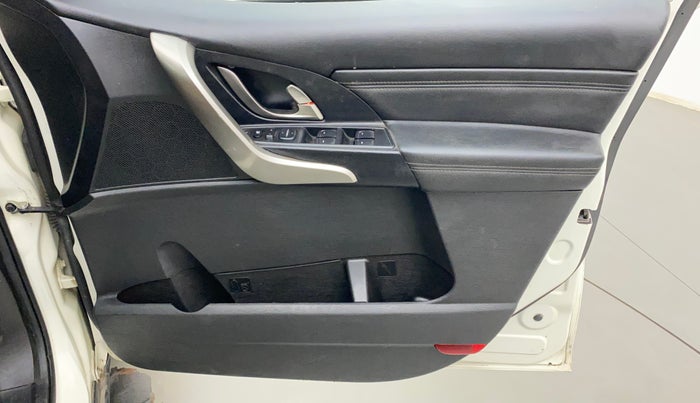 2021 Mahindra XUV500 W11(O), Diesel, Manual, 19,913 km, Driver Side Door Panels Control