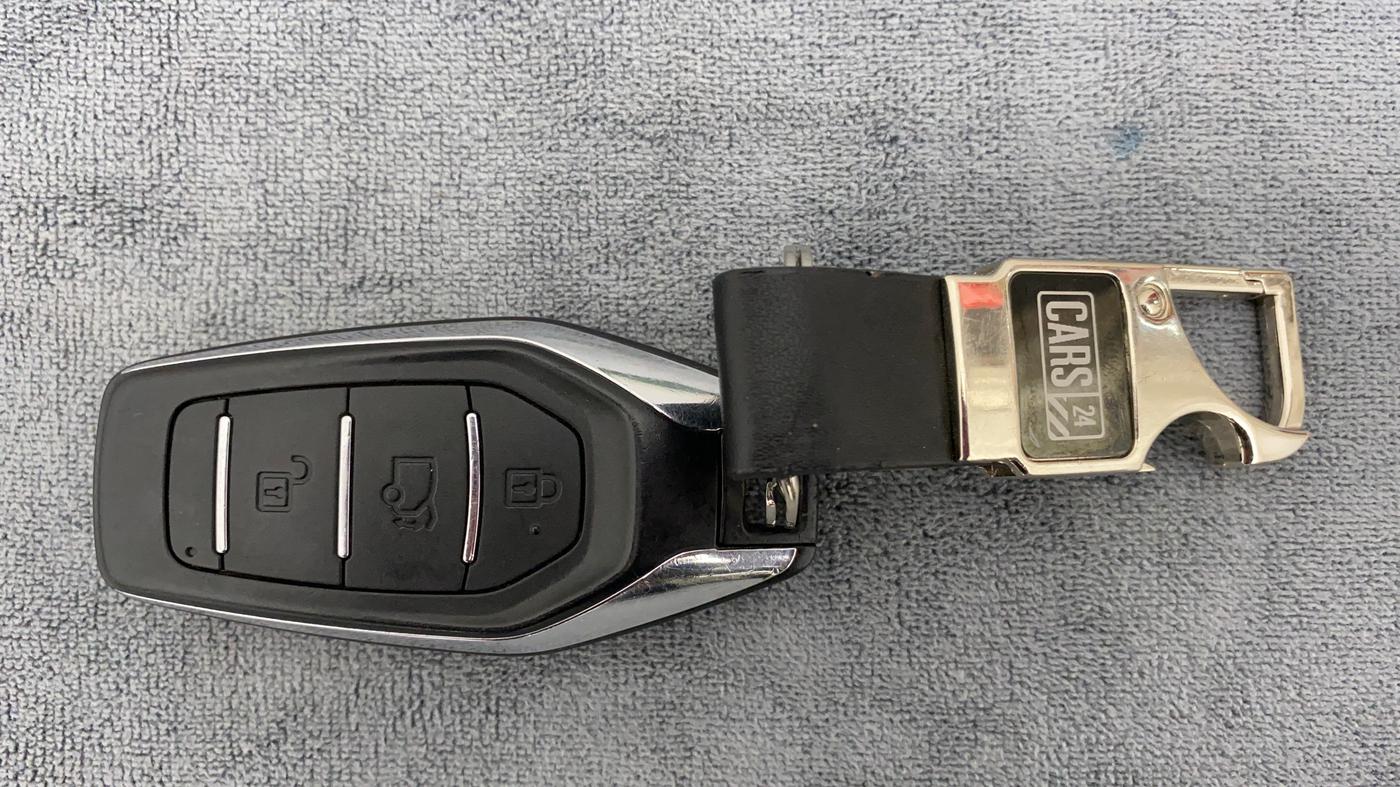 2021 Mahindra XUV500 W11(O), Diesel, Manual, 19,913 km, Key Close Up
