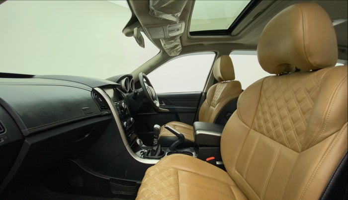 2021 Mahindra XUV500 W11(O), Diesel, Manual, 19,913 km, Right Side Front Door Cabin