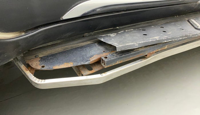 2021 Mahindra XUV500 W11(O), Diesel, Manual, 19,913 km, Right running board - Slightly rusted