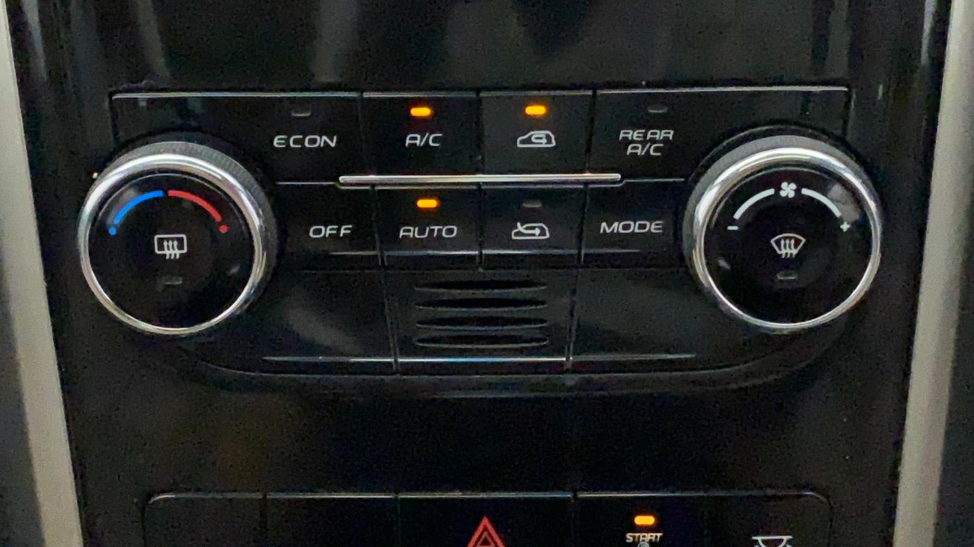 2021 Mahindra XUV500 W11(O), Diesel, Manual, 19,913 km, Automatic Climate Control