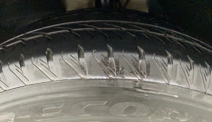2021 Mahindra XUV500 W11(O), Diesel, Manual, 19,913 km, Left Front Tyre Tread