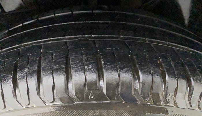 2017 Maruti Dzire ZXI Plus AMT, Petrol, Automatic, 38,226 km, Right Front Tyre Tread