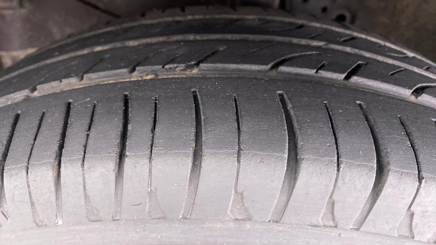 2013 Honda Amaze 1.2 SMT I VTEC, Petrol, Manual, 64,838 km, Left Front Tyre Tread