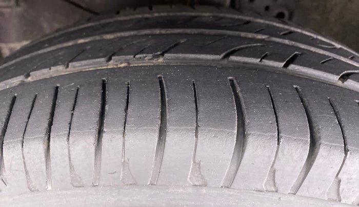 2013 Honda Amaze 1.2 SMT I VTEC, Petrol, Manual, 64,838 km, Left Front Tyre Tread