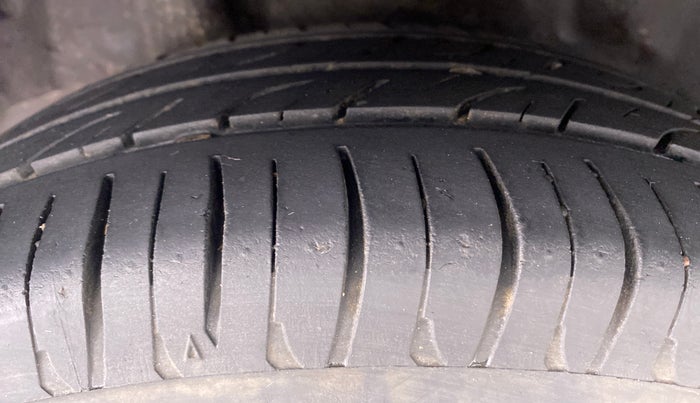2013 Honda Amaze 1.2 SMT I VTEC, Petrol, Manual, 64,838 km, Right Rear Tyre Tread
