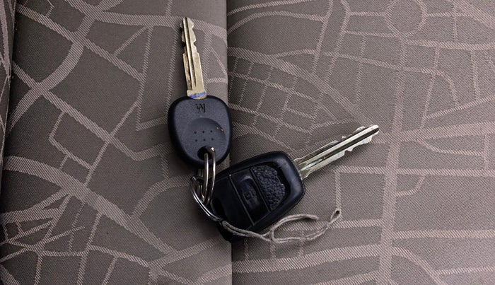 2018 Hyundai Grand i10 SPORTZ (O) 1.2 KAPPA VTVT, Petrol, Manual, 37,985 km, Key Close Up