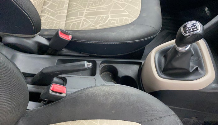 2018 Hyundai Grand i10 SPORTZ (O) 1.2 KAPPA VTVT, Petrol, Manual, 37,985 km, Gear Lever