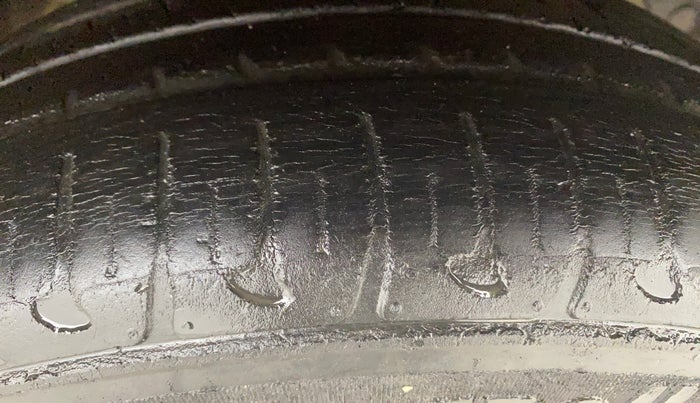 2018 Hyundai Grand i10 SPORTZ (O) 1.2 KAPPA VTVT, Petrol, Manual, 37,985 km, Right Front Tyre Tread