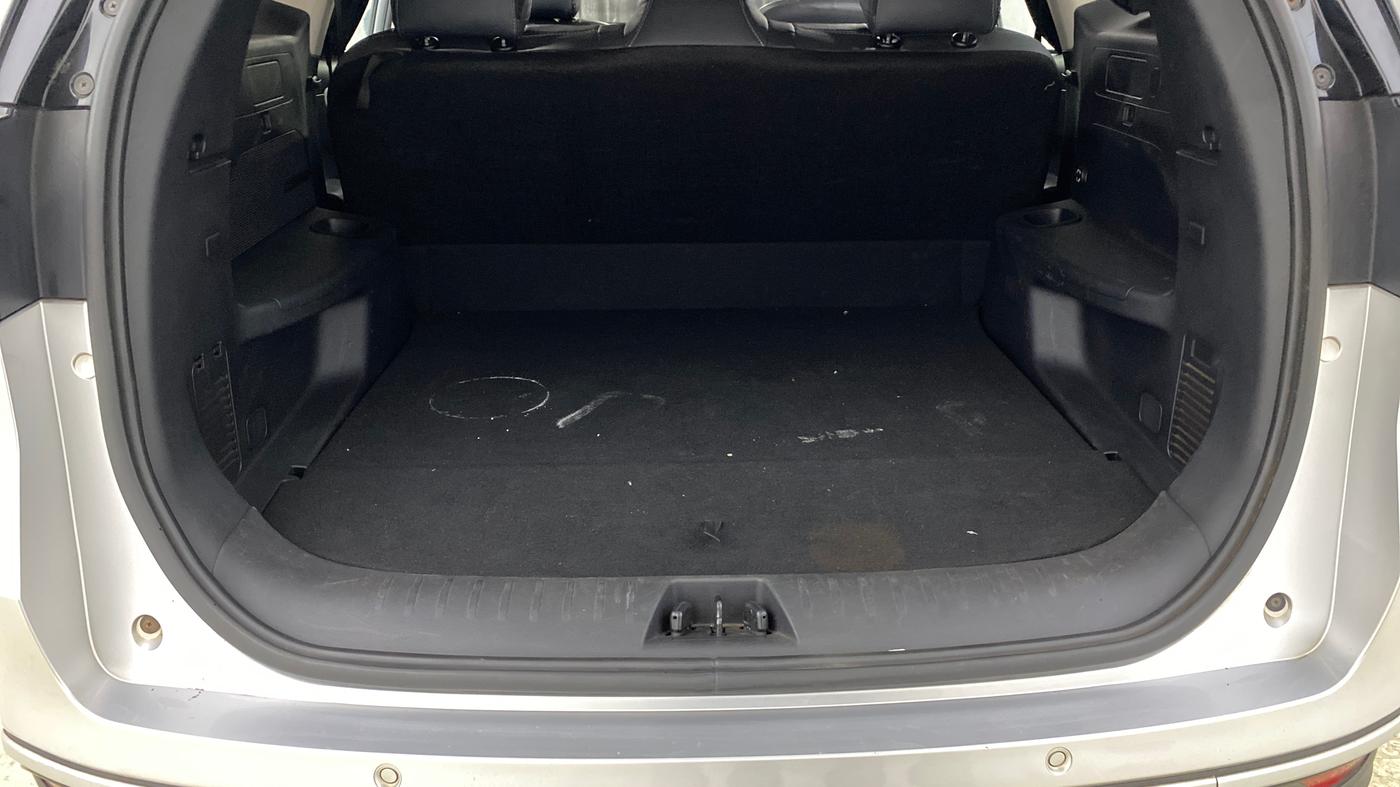 2022 Mahindra XUV700 AX 5 P AT 5 STR, Petrol, Automatic, 26,584 km, Boot Inside