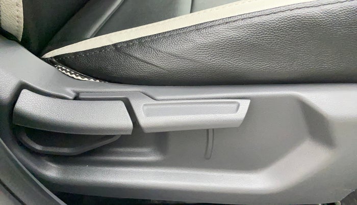 2022 Hyundai GRAND I10 NIOS SPORTZ 1.2 KAPPA VTVT CNG, CNG, Manual, 12,705 km, Driver Side Adjustment Panel