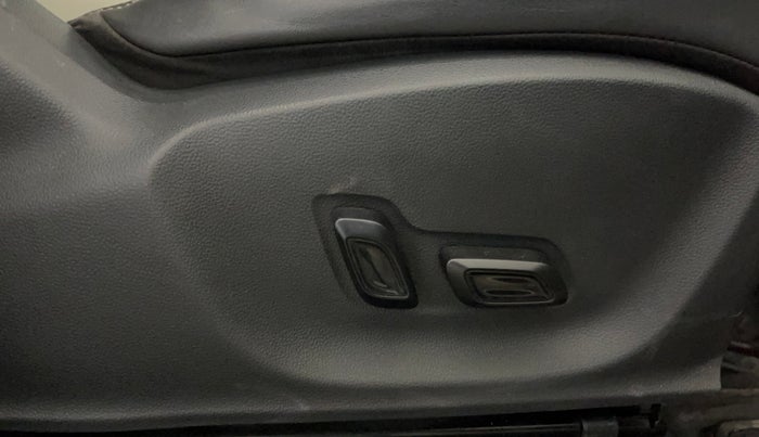 2023 MG ASTOR SHARP 1.5 CVT, Petrol, Automatic, 48,521 km, Driver Side Adjustment Panel