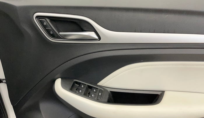 2023 MG ASTOR SHARP 1.5 CVT, Petrol, Automatic, 48,521 km, Driver Side Door Panels Control