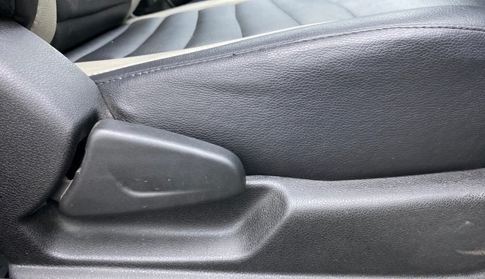 2021 Renault Kwid 1.0 CLIMBER OPT, Petrol, Manual, 16,271 km, Driver Side Adjustment Panel
