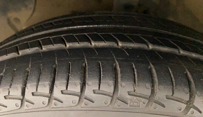 2015 Hyundai Grand i10 ASTA AT 1.2 KAPPA VTVT, Petrol, Automatic, 39,456 km, Left Front Tyre Tread