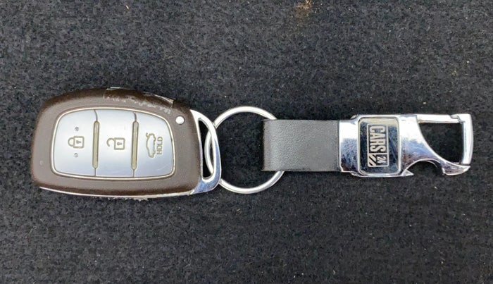 2015 Hyundai Grand i10 ASTA AT 1.2 KAPPA VTVT, Petrol, Automatic, 39,456 km, Key Close Up
