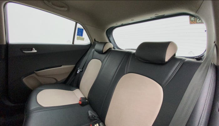 2015 Hyundai Grand i10 ASTA AT 1.2 KAPPA VTVT, Petrol, Automatic, 39,456 km, Right Side Rear Door Cabin